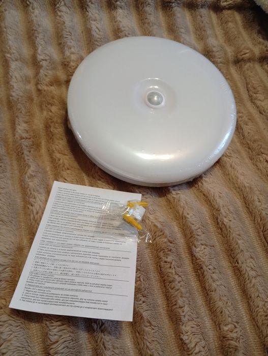 Світильник з розумним датчиком руху