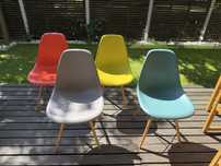 Oryginalne krzesła Vitra Eames Plastic Chair - 4 sztuki