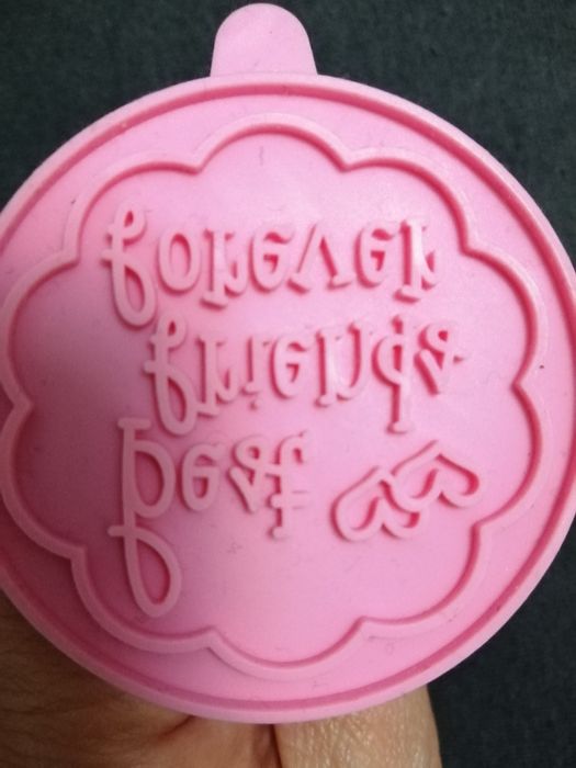 Штемпель с надписью Best friends forever.