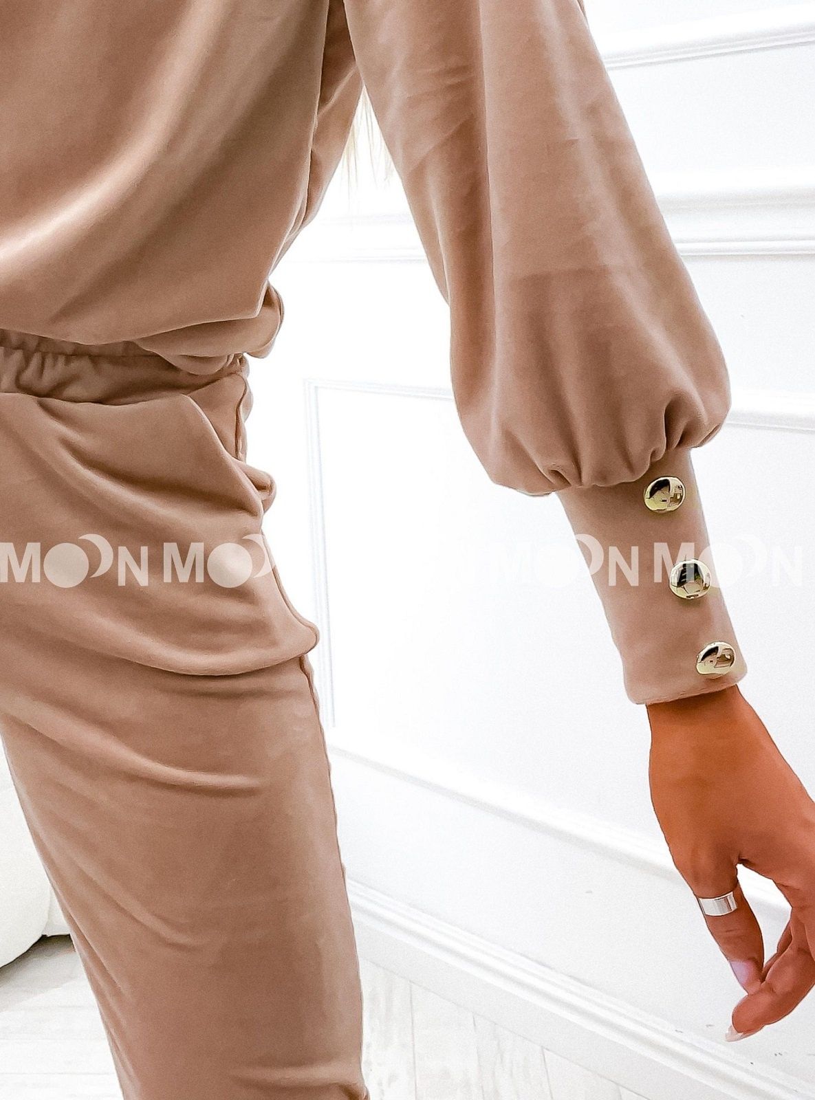 Damski komplet dres welurowy bezowy roz M Spodnie i bluza zlote dodatk