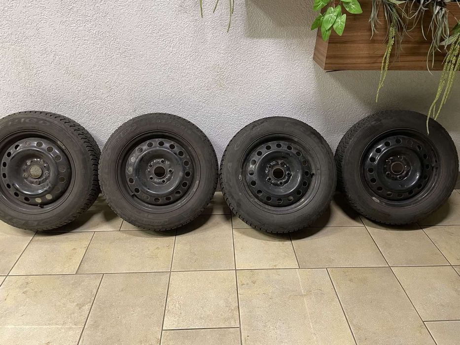Шини зимові Debica Frigo HP 2 215/60 R 16 99H XL на залізних дисках