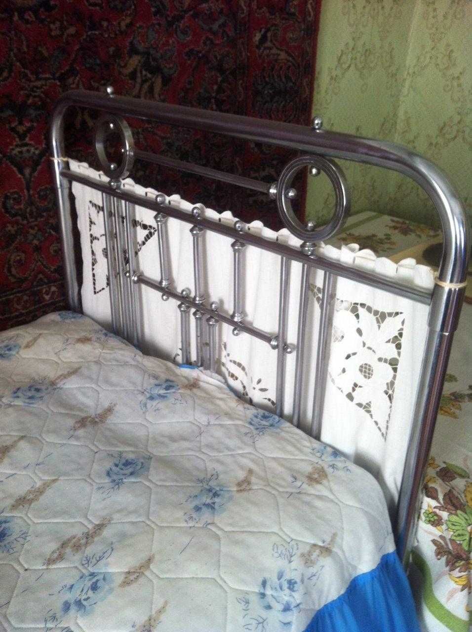Старинная латунная кровать