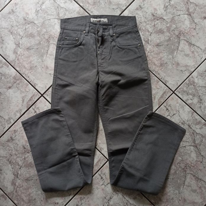 - Jeansy klasyczne prążkowane damskie, stres jeans.