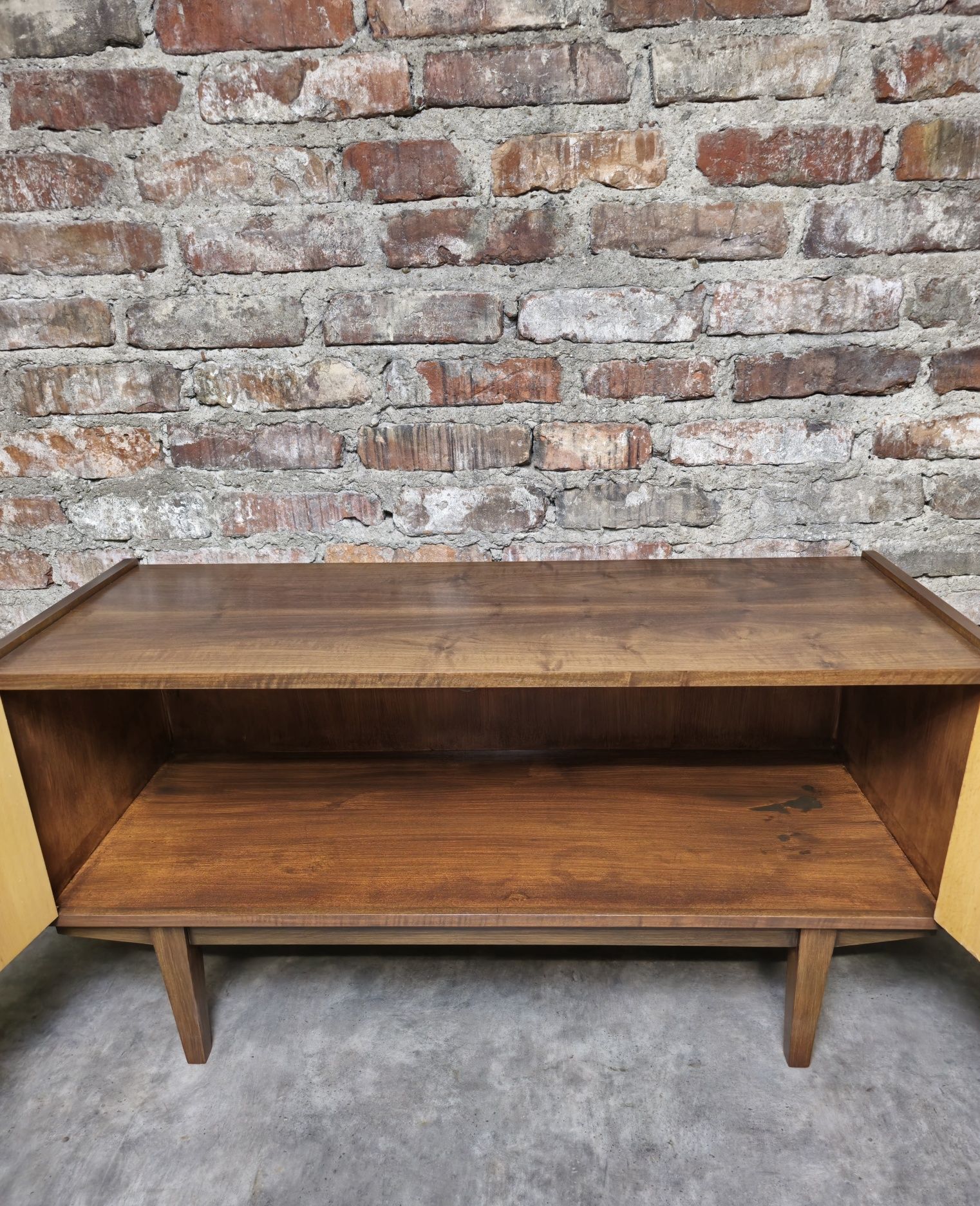 Komoda vintage prl projekt Hałasa po renowacji
