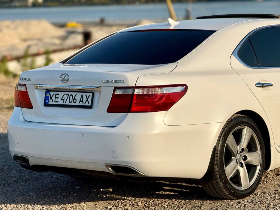 Lexus LS ottoman