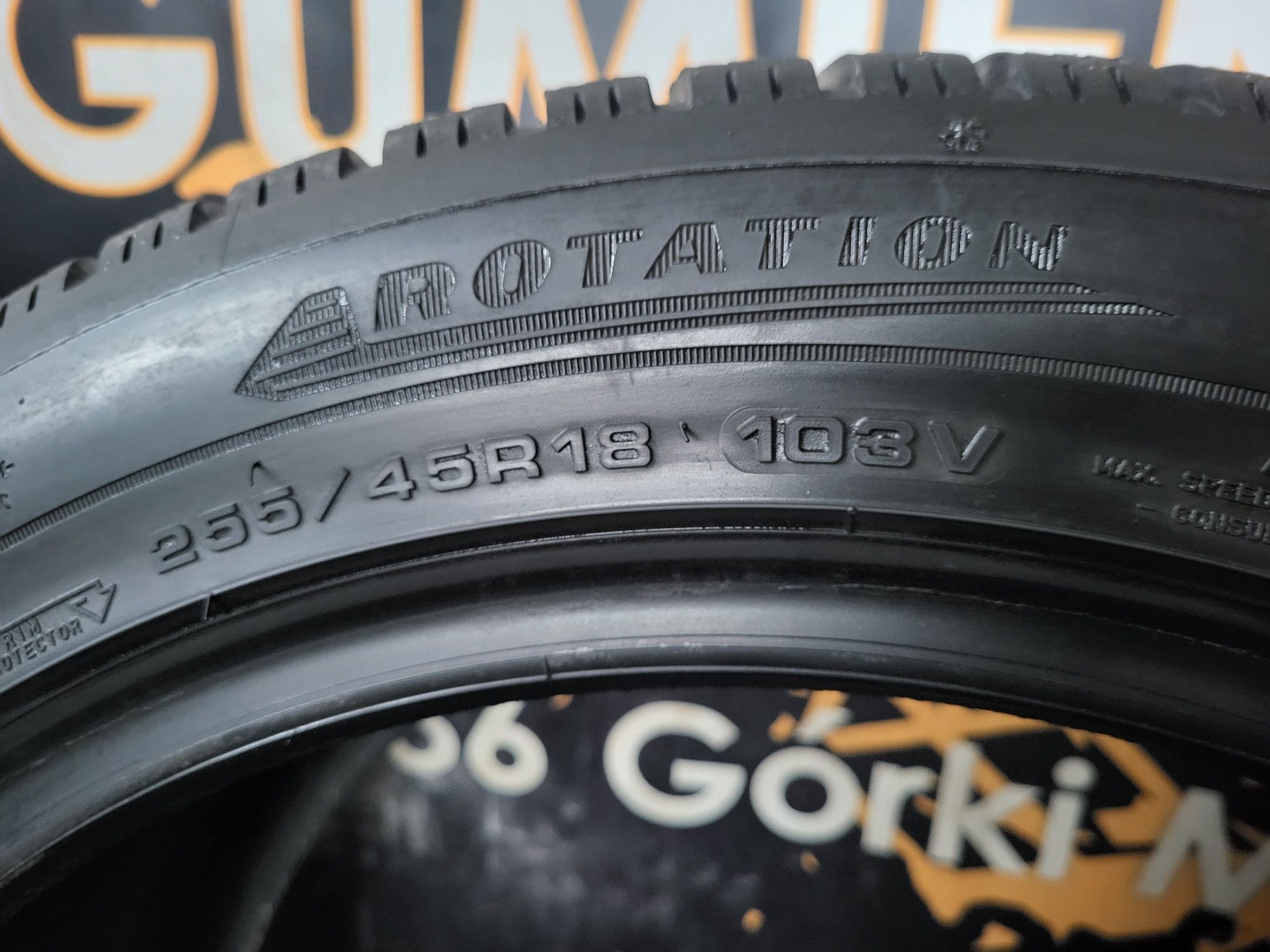Opony zimowe 255/45/18 Dunlop