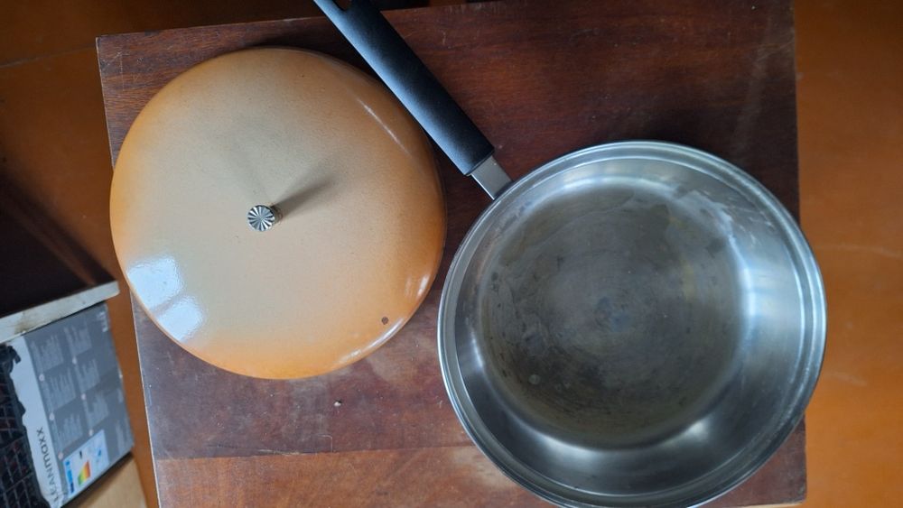 Сковородка фирменная с крышкой