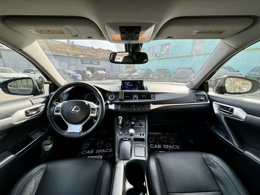 Продам Lexus CT200h гибрид 2012