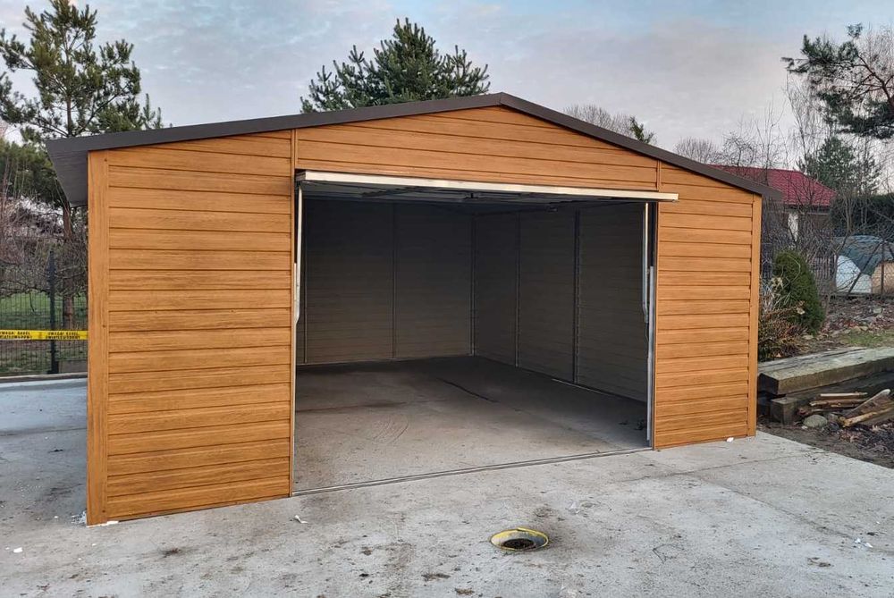 Garaż blaszany dwuspadowy drewnopodobny 5x6 – Mocny, trwały PREMIUM