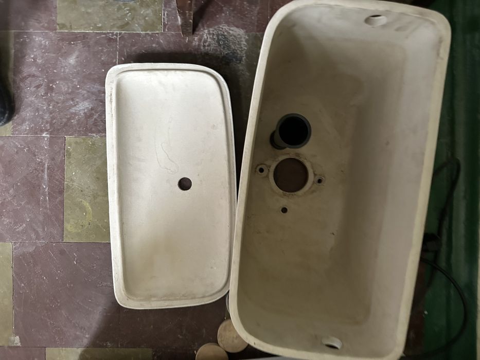 Бачек на унетаз старого образца