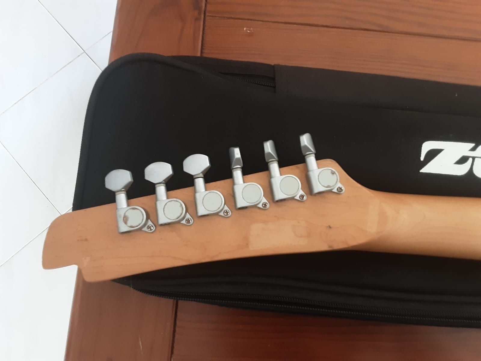 Guitarra. Usada poucas vezes