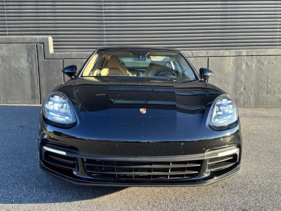 Porsche Panamera      2018