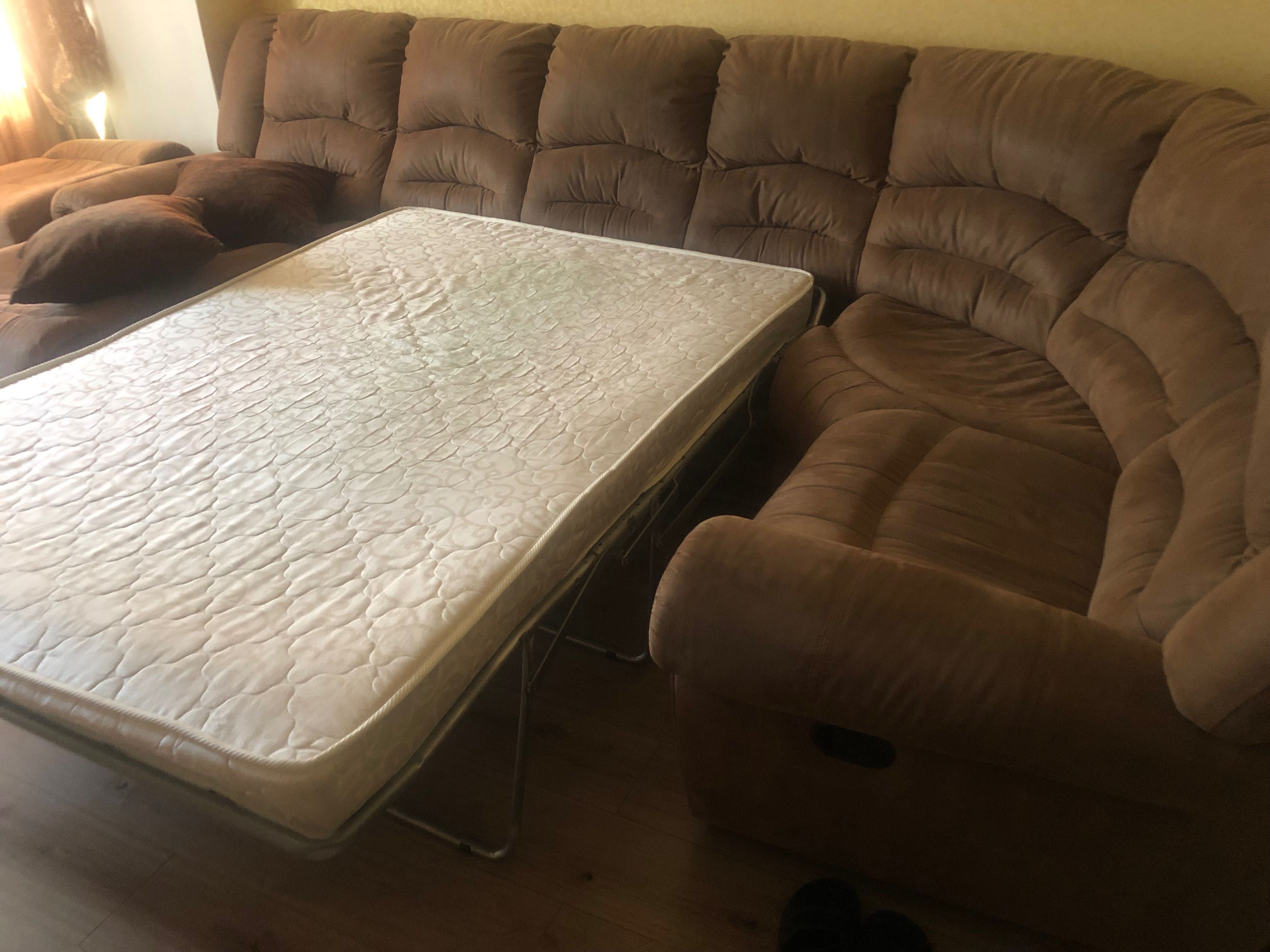 Угловой диван французской раскладушкой