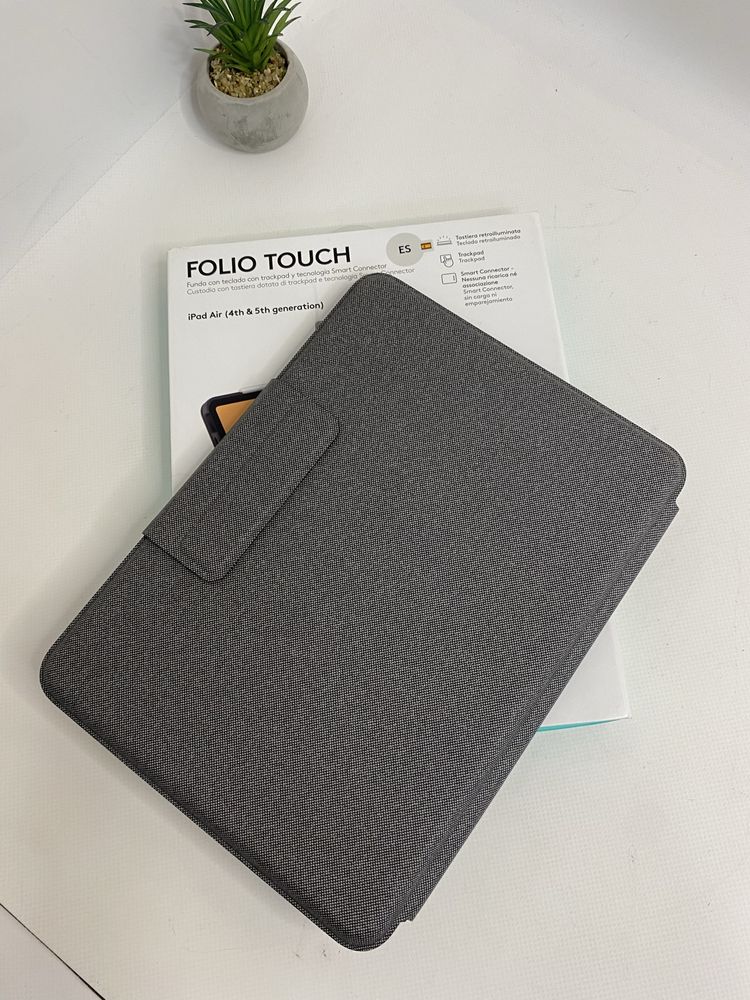 Обкладинка-клавіатура Logitech Folio Touch iPad Air 10.9'' 4th 5th Gen