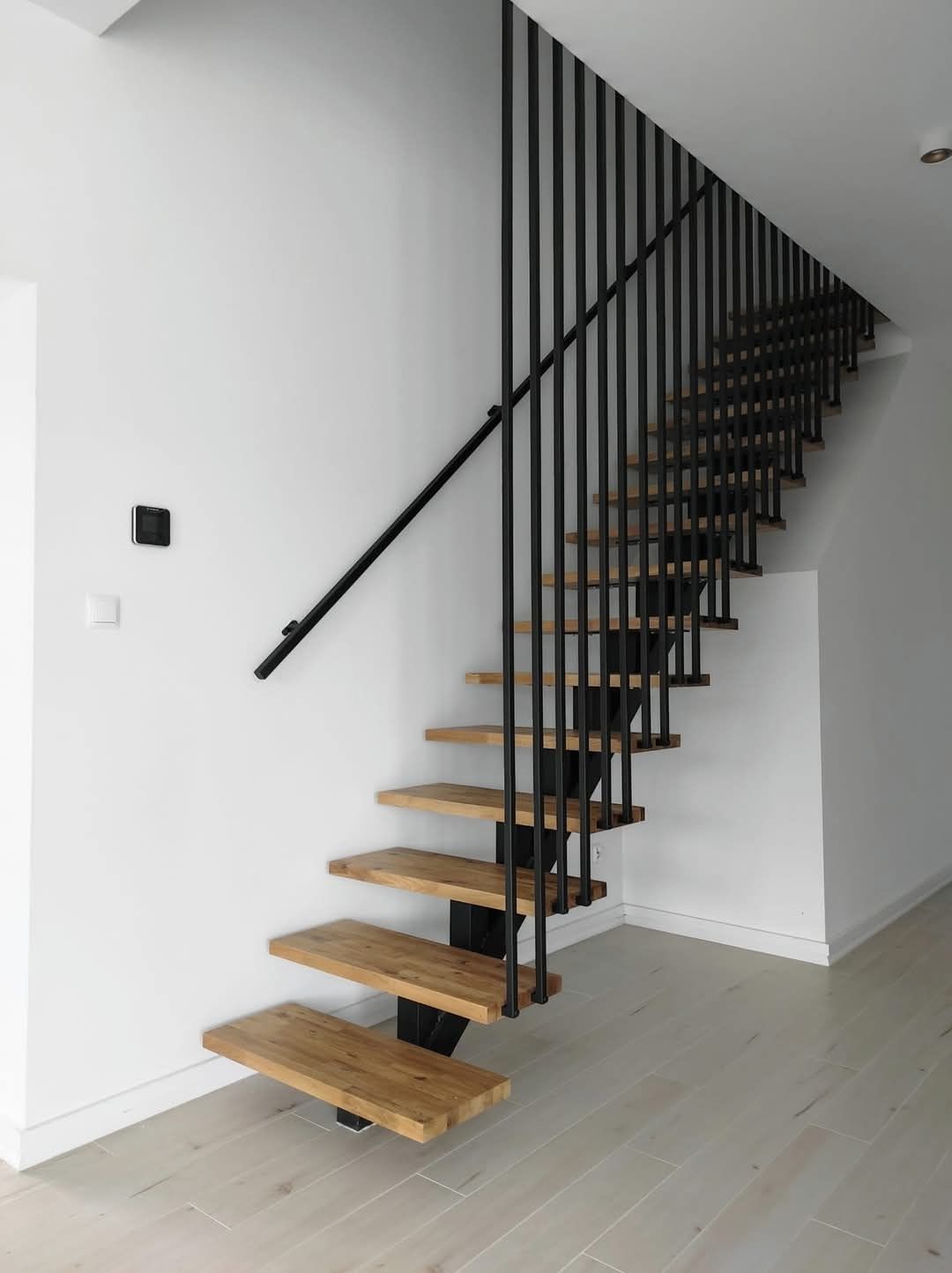Schody wewnetrzne metalowe industrialne loft