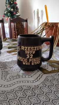 Porcelanowy kufel z czasów PRL
