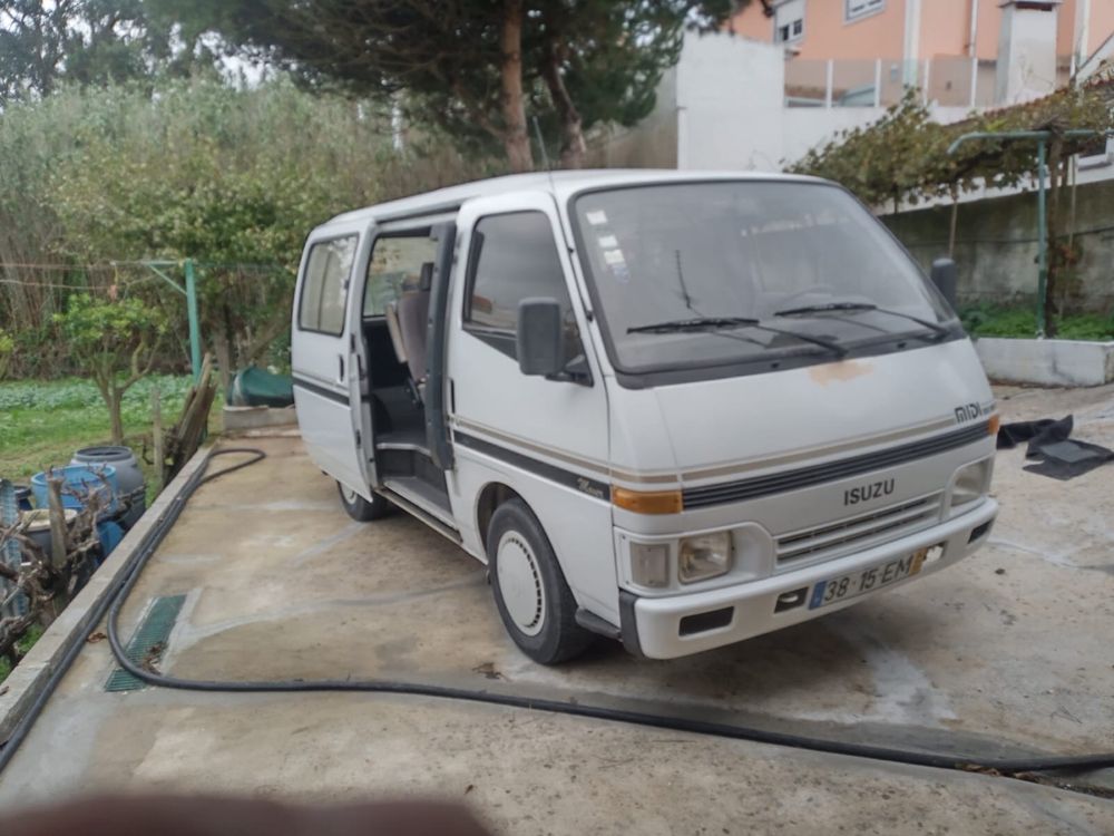 Carrinha Isuzo Midi
