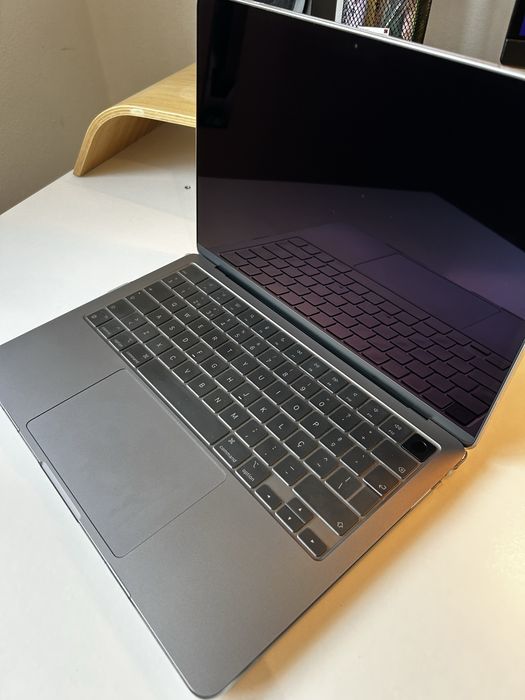 MacBook Air M3 (2024) – 8 GB RAM / 256 GB SSD