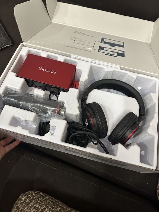 Focusrite scarlett 3 gen комплект для звукозапису