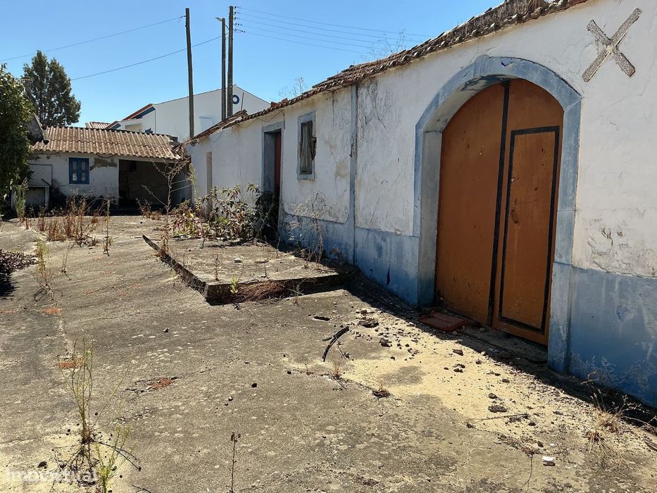 Moradia para recuperar em Frade de Cima / Alpiarça-Almeirim