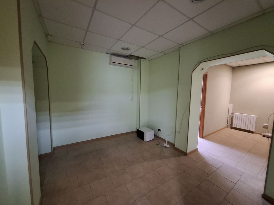 Продам приміщення на 5 Зарічному, Бродвей