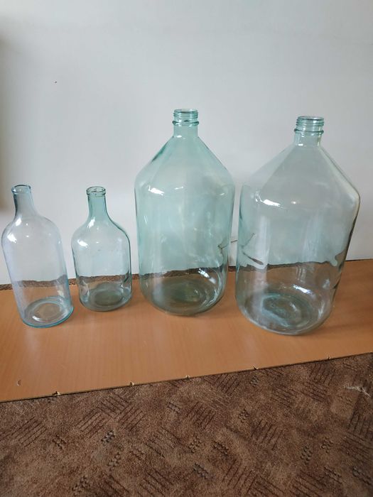 продаются бутилі 20 літрів з різьбой  цена 950 гр.