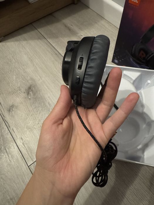 Навушники JBL модель QUANTUM 100