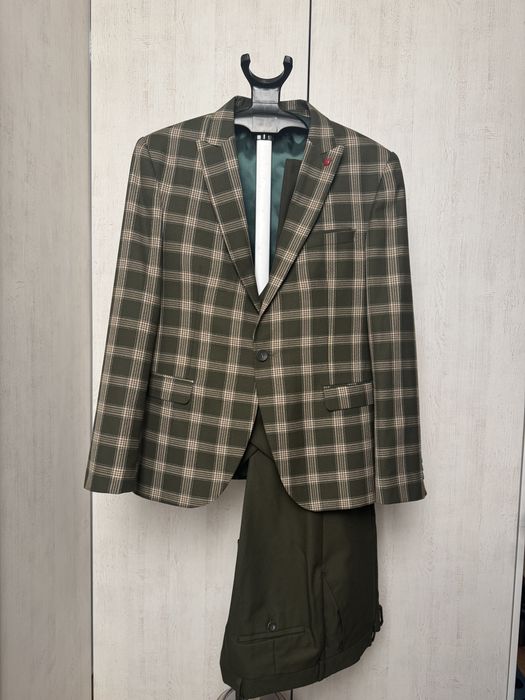 Чоловічий костюм ADO, розмір 52 (трійка)