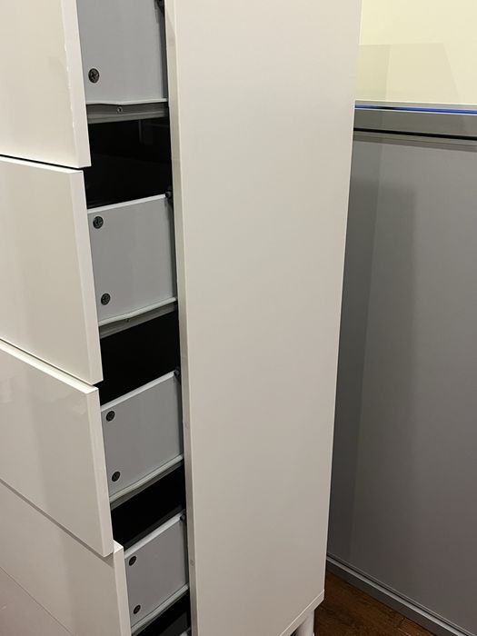 Wysoka szafka IKEA 5 szuflad – biały połysk (60×40×129]