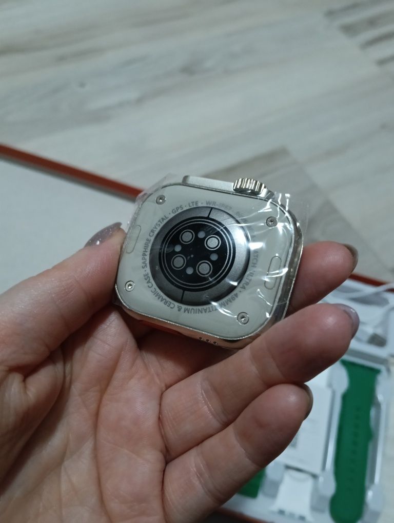 Nowy smartwatch z wymiennymi paskami