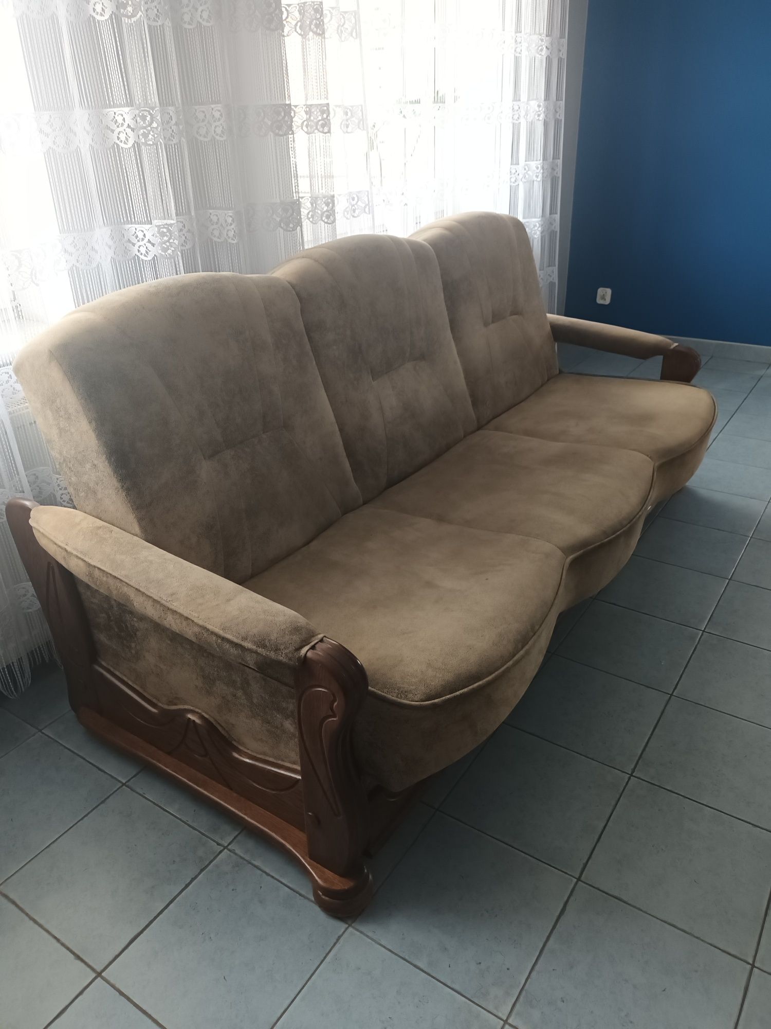 Meble do salonu wersalka dwa fotele i cztery taborety
