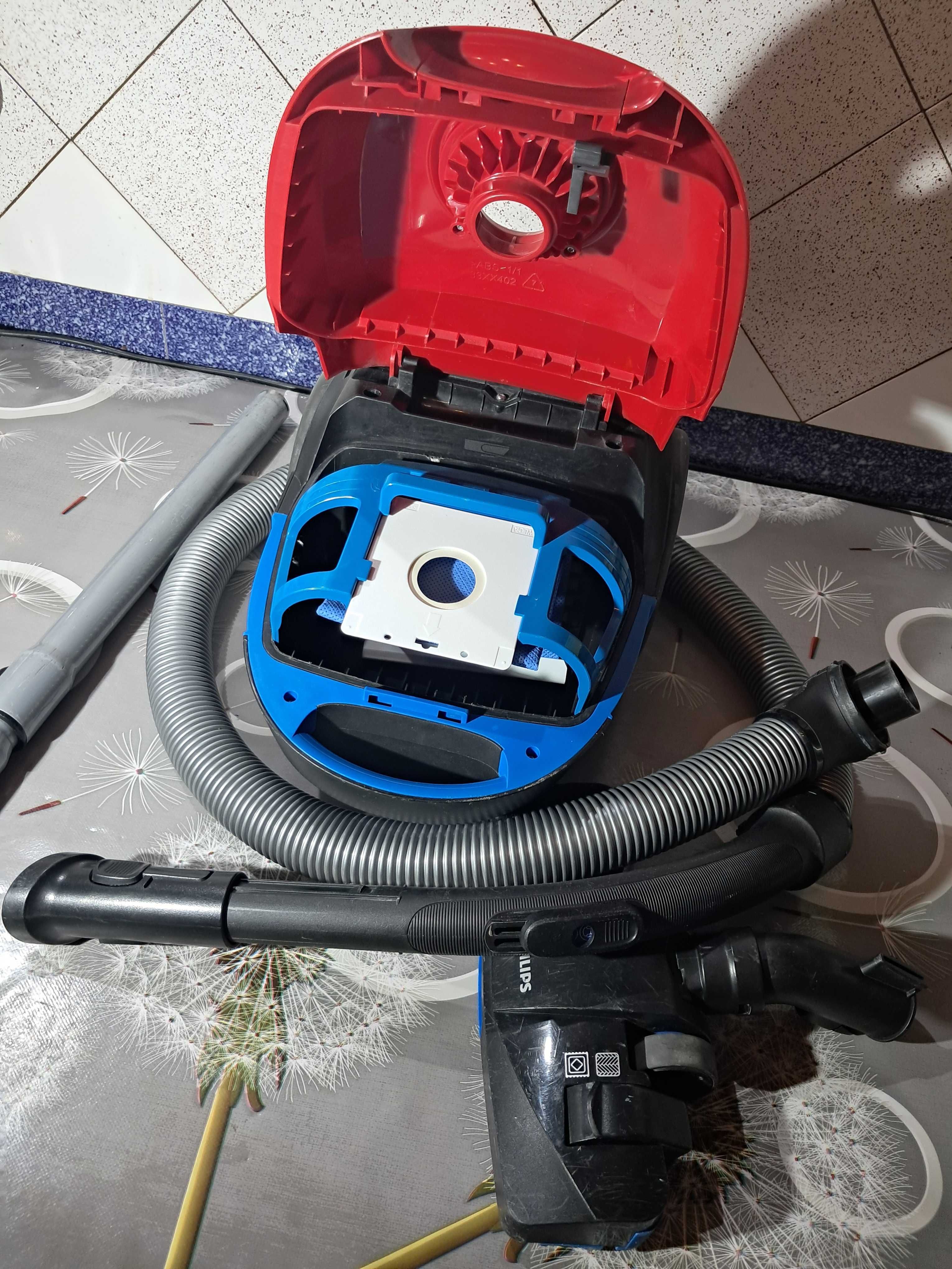 пылесос PHILIPS 2000 вт. с многоразовым мешком