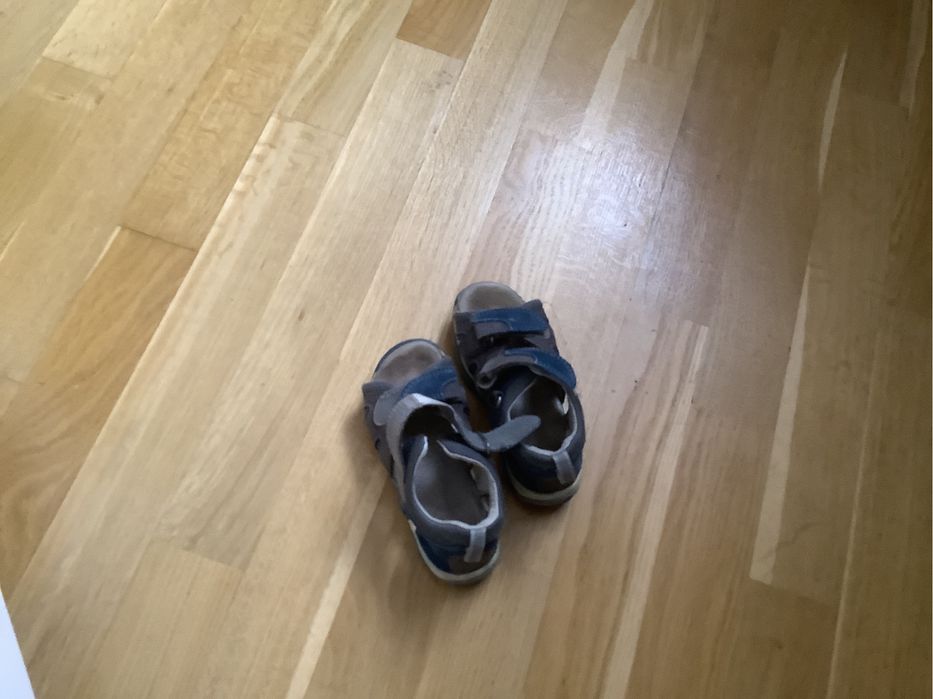 Подарую в Івано-франівську босоніжки дитячі Бартек 28 розмір