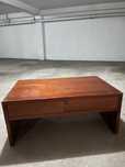 Mesa de centro em madeira maciça