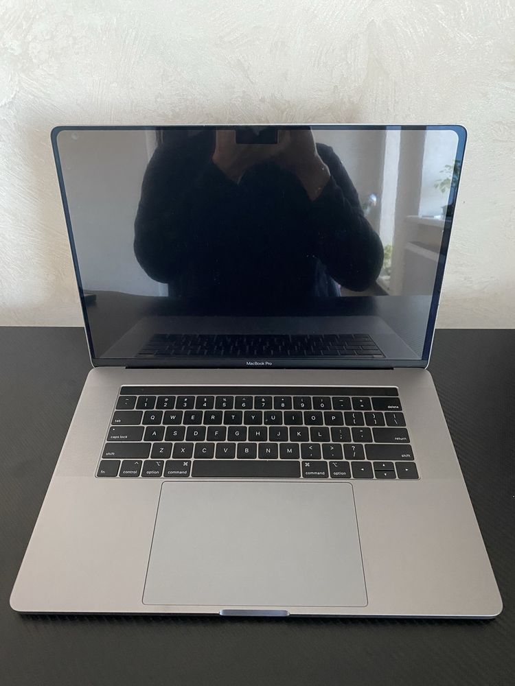Macbook Pro (2018) A1990 i7 32/256gb