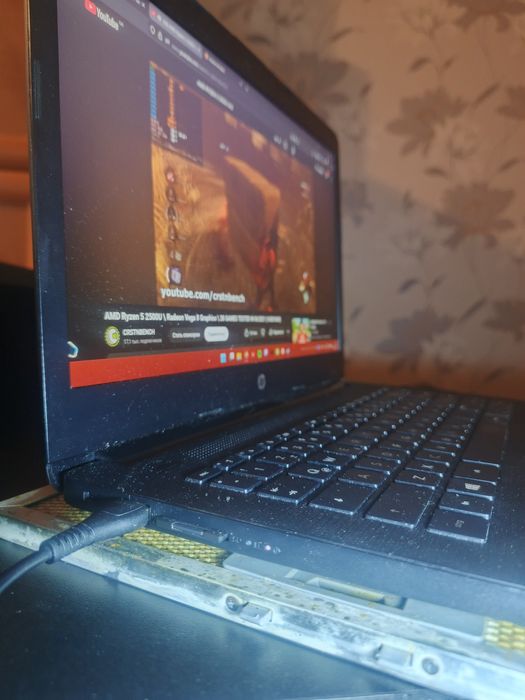 Ноутбук HP 14" CM0202NG- Ryzen 2500u 8 core, 8 gb ram, 128 ssd, vega 8