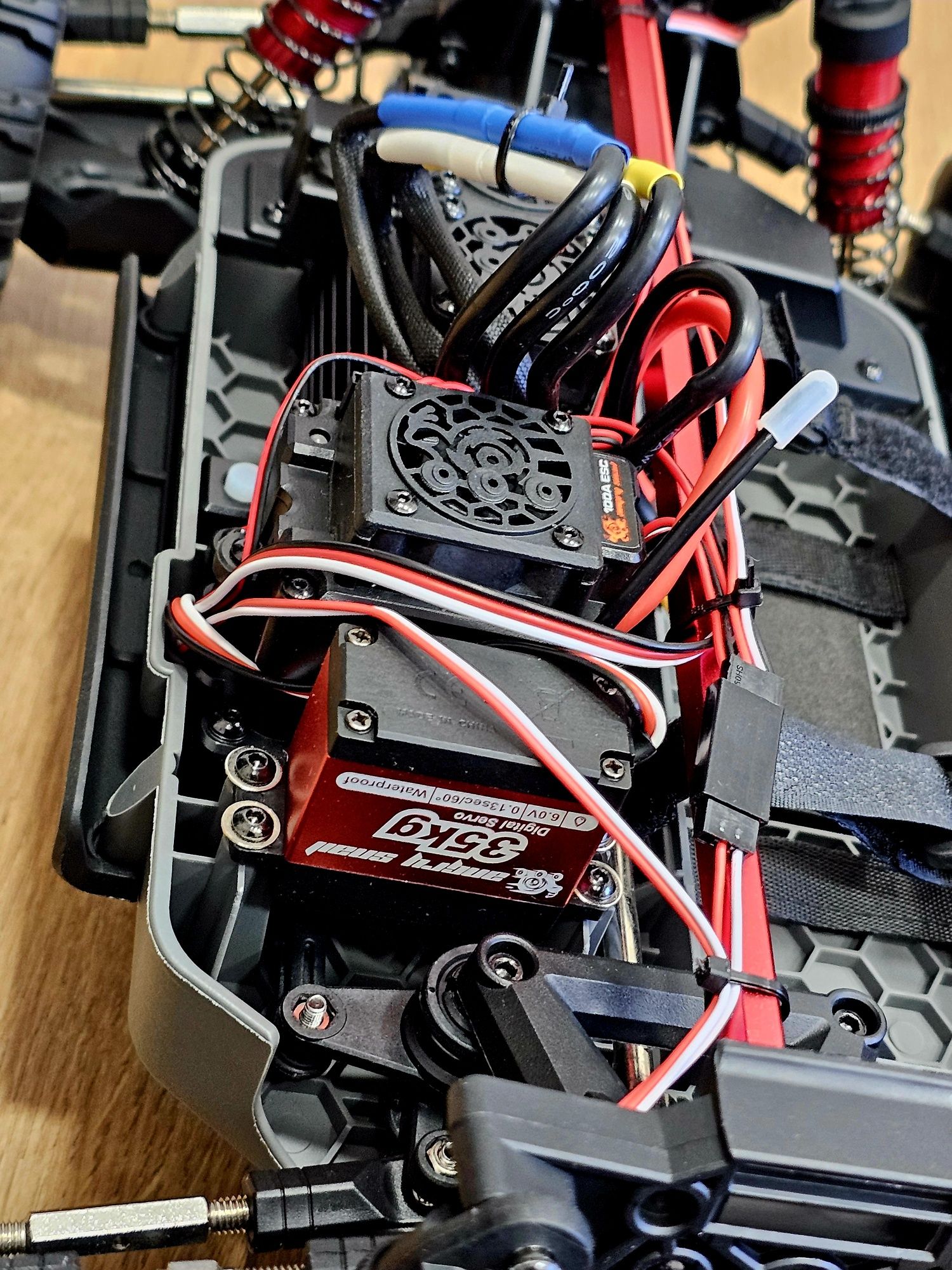 MJX HyperGO 10208 V2 з Аккумулятором Машинка на радіокеруванні професі