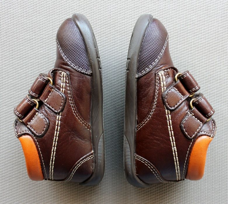 Sapatos castanhos de couro unisexo tamanho 20 da Pablosky