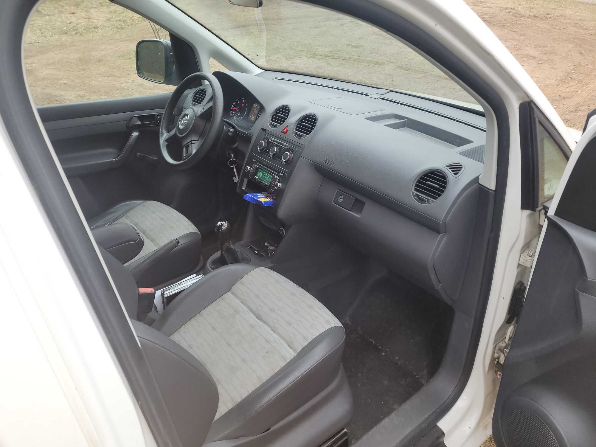 VW Caddy max sprowadzony 1,6 tdi.