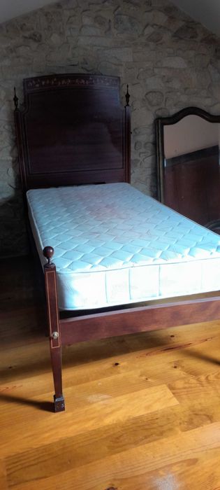 Cama Antiga em excelente estado