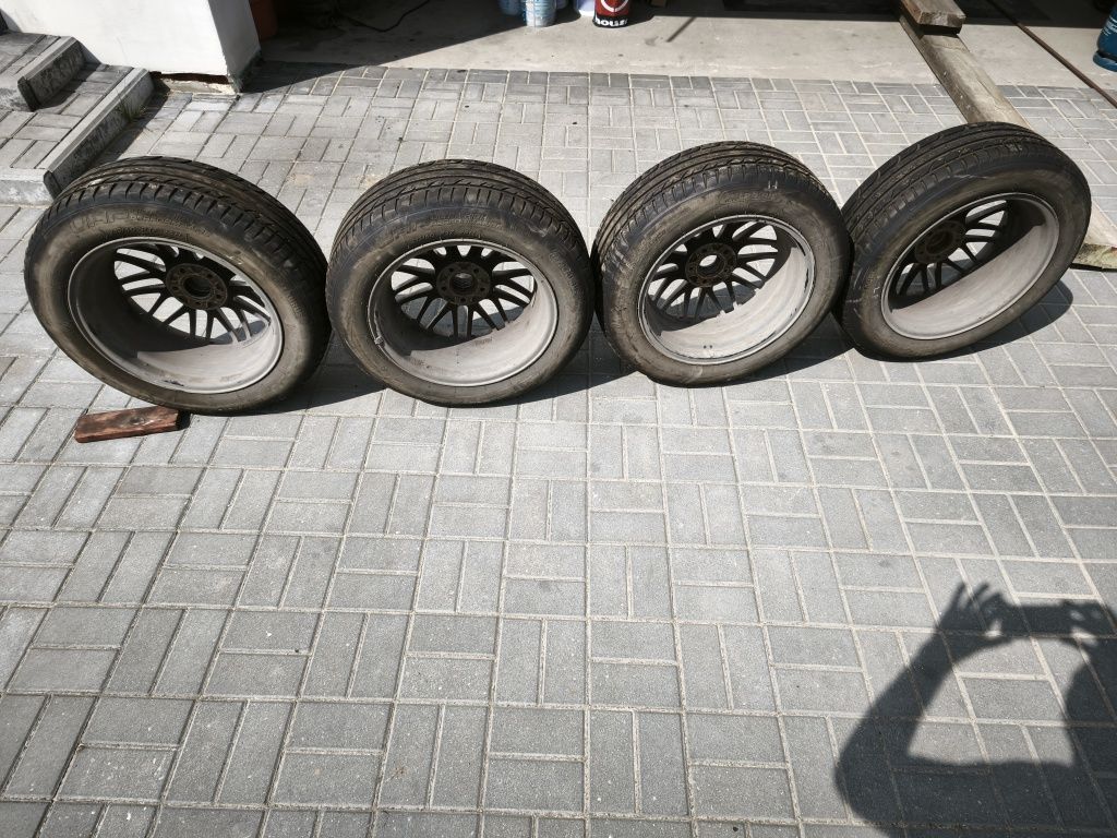 Felgi aluminiowe 17" z oponami 215/60 R17 – komplet 4 sztuki