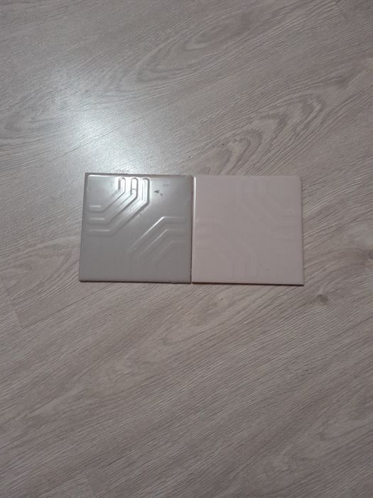 Продам плитку 15 × 15 см .