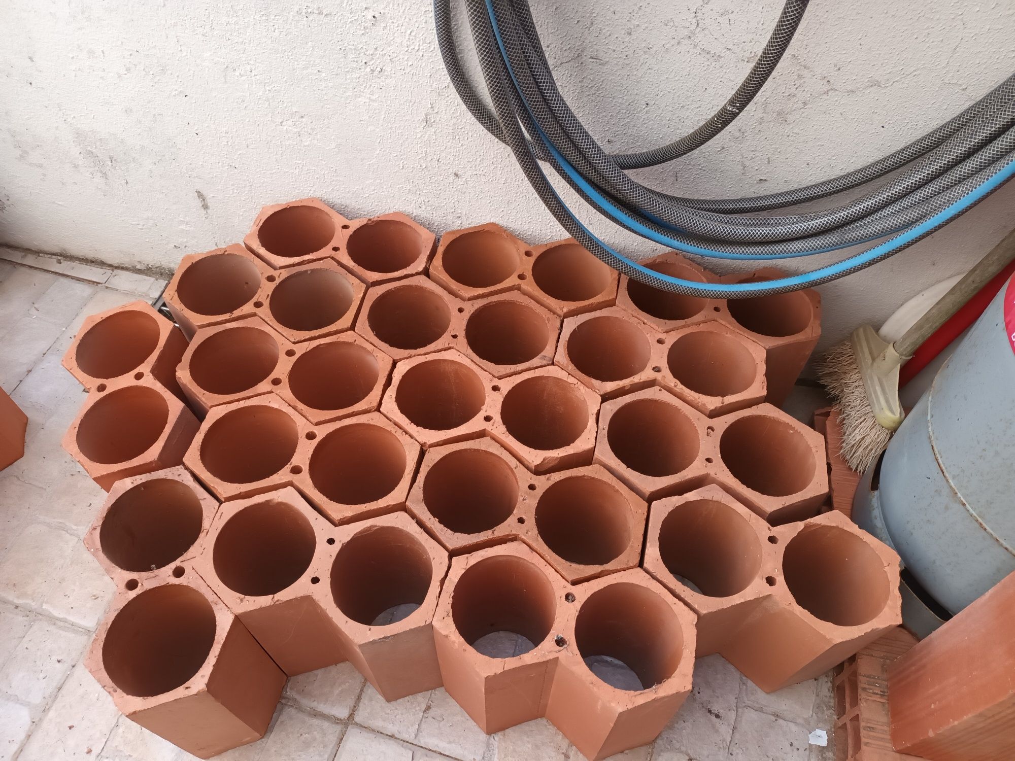 Garrafeira em tijolo duplo novo