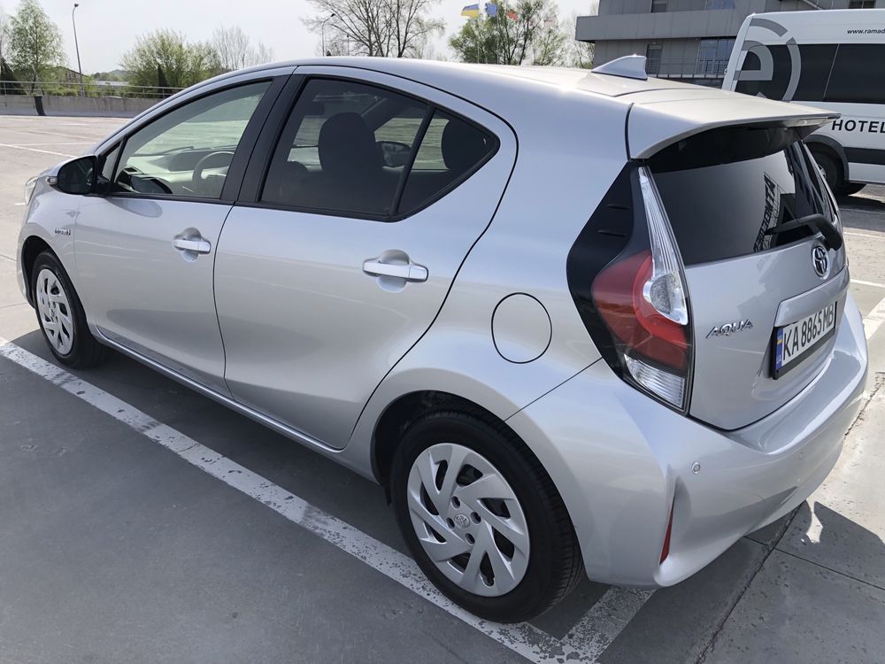 Продам Тойота  PRIUS C/YARIS.AQUA 1.5 гібрид 2019 рік 13500$