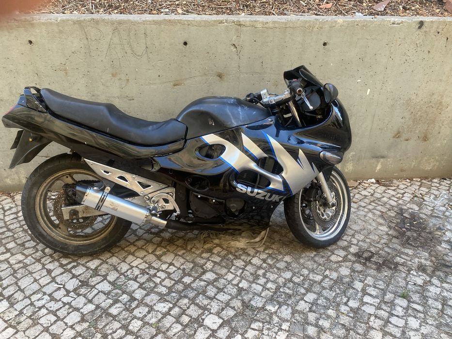 Moto Suzuki GSXF 750