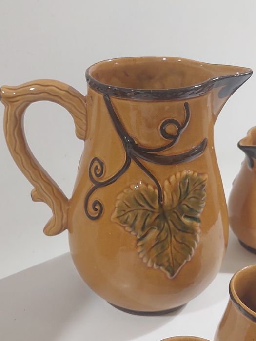 Jarros e 10 canecas de beber