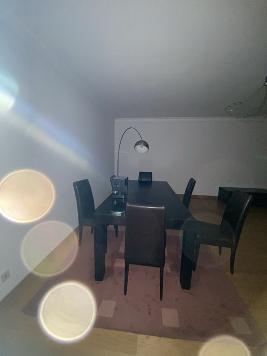 Mesa de jantar  com 6 cadeiras