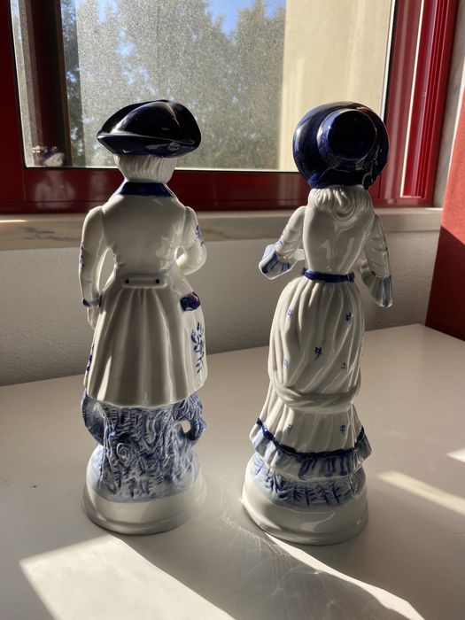 Conjunto de duas estátuas