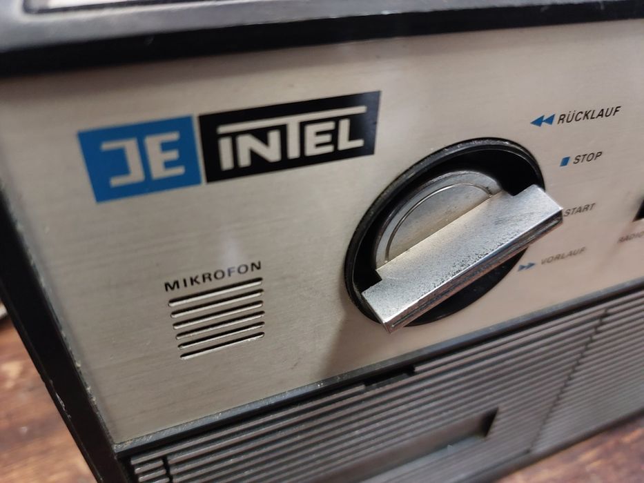 Rádio gravador JE INTEL, a funcionar 

A levantar em Lisboa, Gra