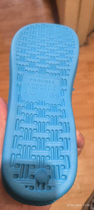 Продам женские сланцы